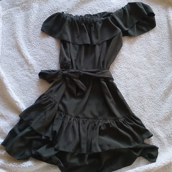 LC Lauren Conrad Dresses & Skirts - 3/$20 ♻️LC ruffle one shoulder dress